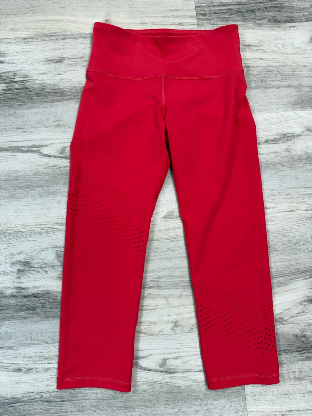 Old Navy Woman's Peach Colored Athletic Cropped Leggings